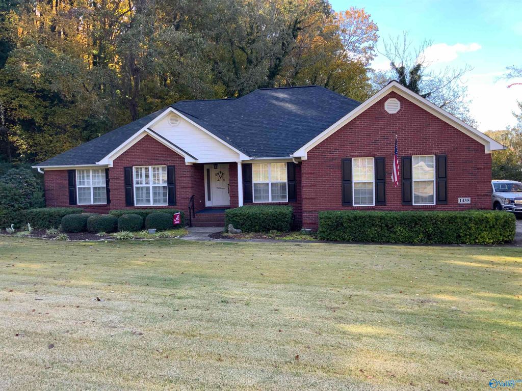 1435 Timberwalk Drive, Guntersville, AL 35976