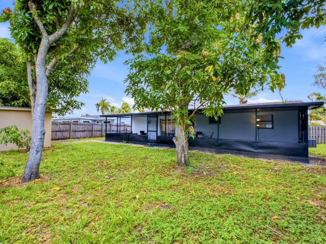 4862 Andros Drive, West Palm Beach, FL 33407