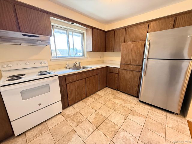 95 Graywood Road 2nd Fl, Port Washington, NY 11050