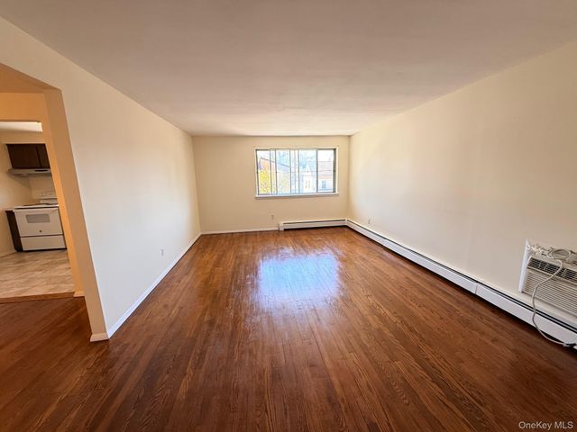 95 Graywood Road 2nd Fl, Port Washington, NY 11050