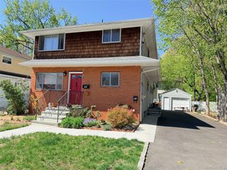 95 Graywood Road 2nd Fl, Port Washington, NY 11050