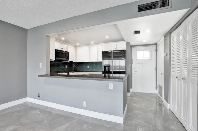 2611 N Riverside Drive 604, Pompano Beach, FL 33062