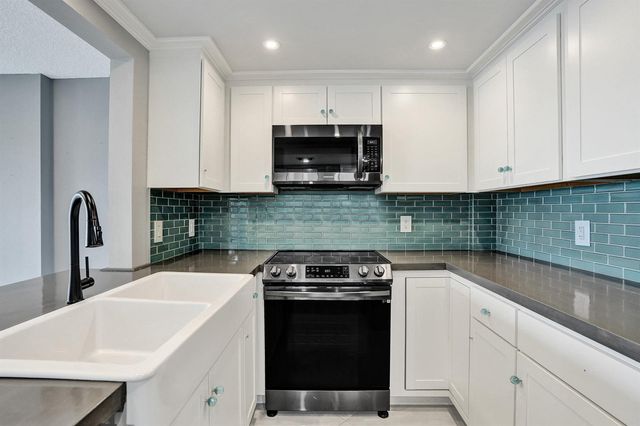 2611 N Riverside Drive 604, Pompano Beach, FL 33062