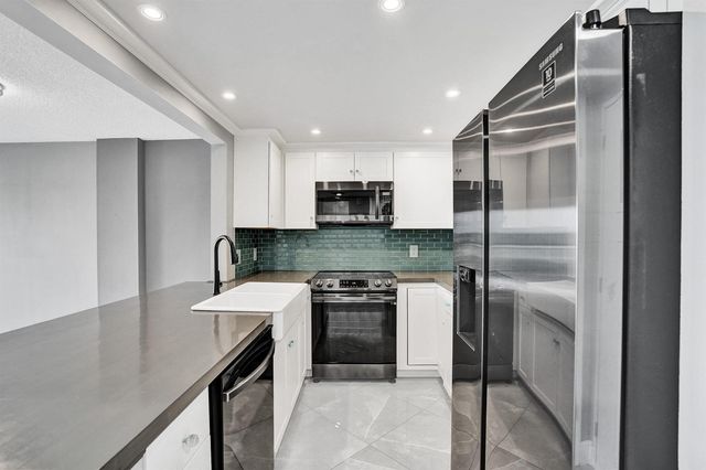 2611 N Riverside Drive 604, Pompano Beach, FL 33062