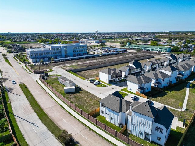 6702 Metro Blvd 3, Houston, TX 77083