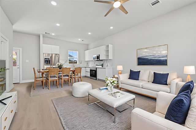 6702 Metro Blvd 3, Houston, TX 77083