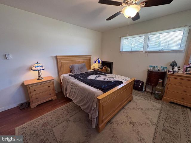 215 HAVANA AVE, Egg Harbor City, NJ 08215