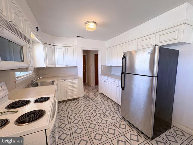 215 HAVANA AVE, Egg Harbor City, NJ 08215