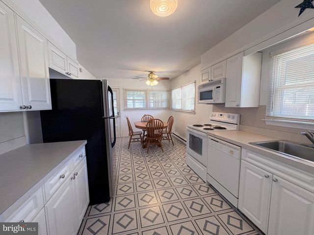 215 HAVANA AVE, Egg Harbor City, NJ 08215