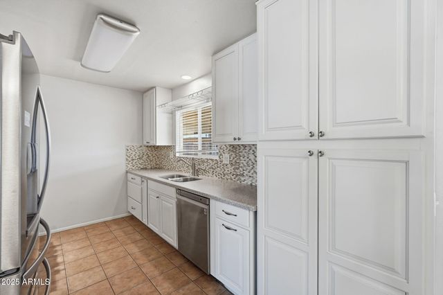 9201 W LONG HILLS Drive, Sun City, AZ 85351