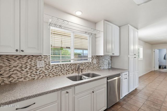 9201 W LONG HILLS Drive, Sun City, AZ 85351