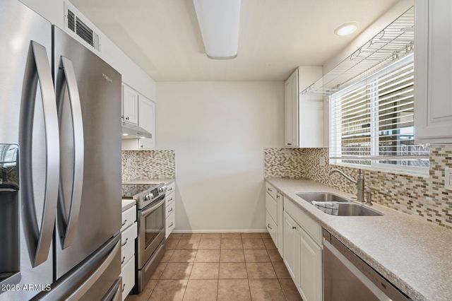 9201 W LONG HILLS Drive, Sun City, AZ 85351