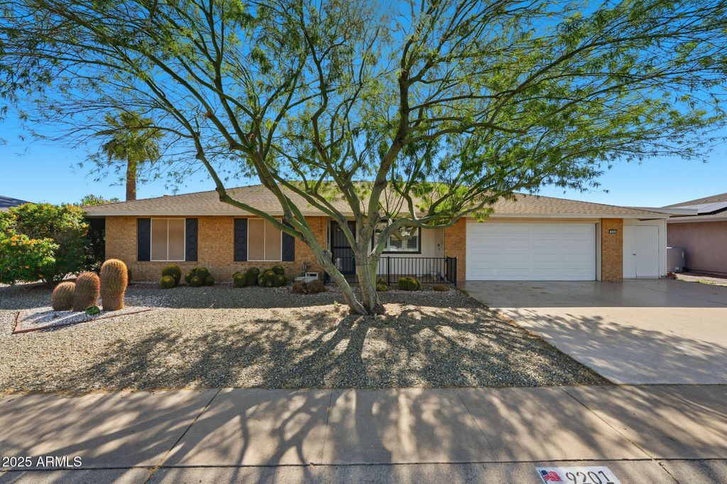 9201 W LONG HILLS Drive, Sun City, AZ 85351