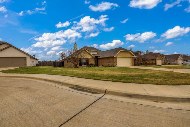 1836 Town Creek Circle, Weatherford, TX 76086