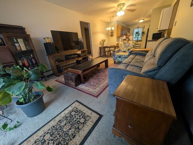 82 S Maple 33, Westfield, MA 01085