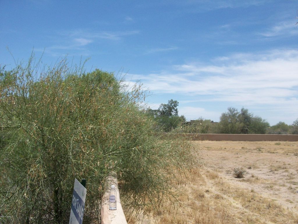 Image 12 of property listing at 23437 N CHURCH Road 10, Scottsdale, AZ 85255