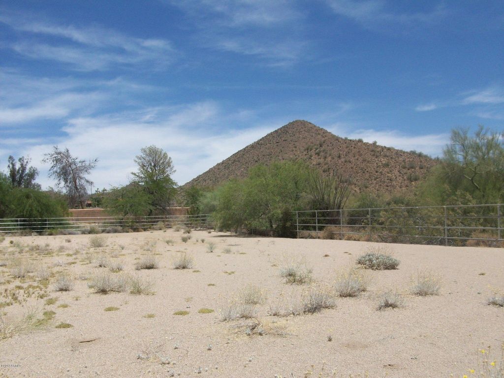 Image 2 of property listing at 23437 N CHURCH Road 10, Scottsdale, AZ 85255