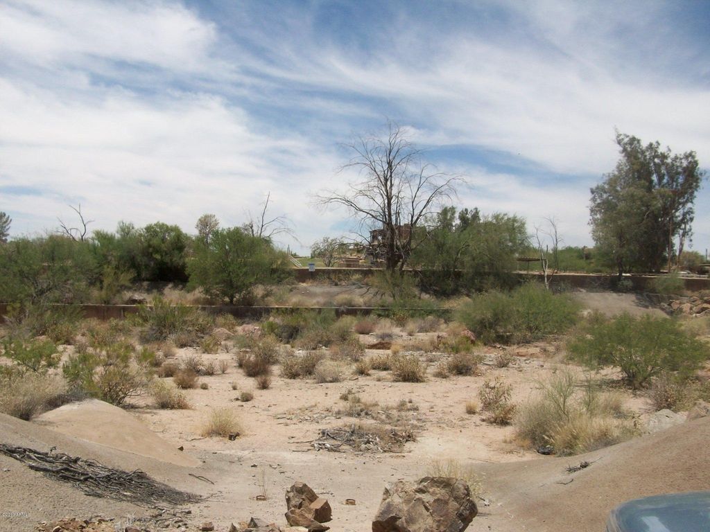 Image 3 of property listing at 23437 N CHURCH Road 10, Scottsdale, AZ 85255