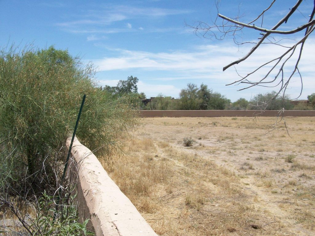 Image 4 of property listing at 23437 N CHURCH Road 10, Scottsdale, AZ 85255