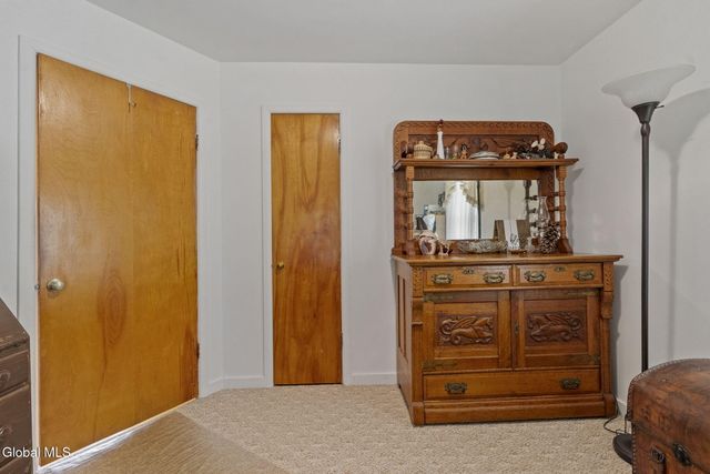 1399 Van Hoesen Road, Schodack, NY 12033