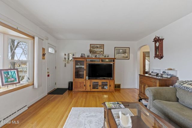 1399 Van Hoesen Road, Schodack, NY 12033