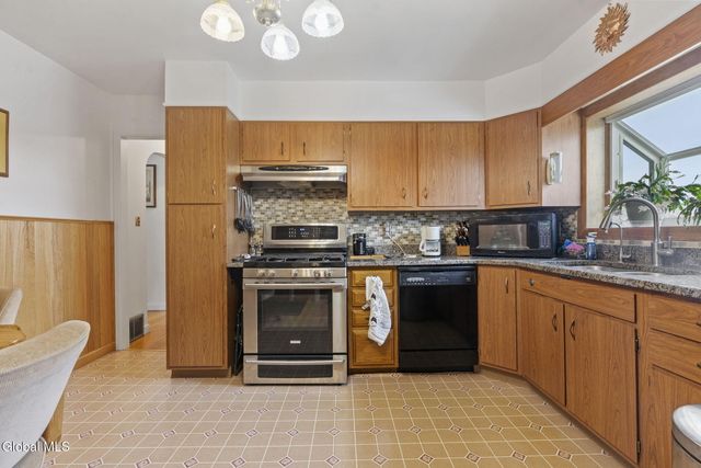 1399 Van Hoesen Road, Schodack, NY 12033