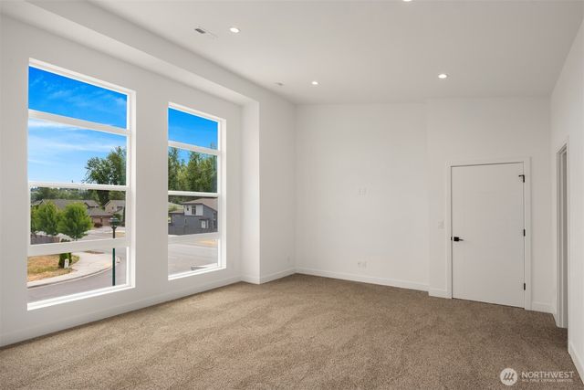 101 Palisades Place, Pacific, WA 98047