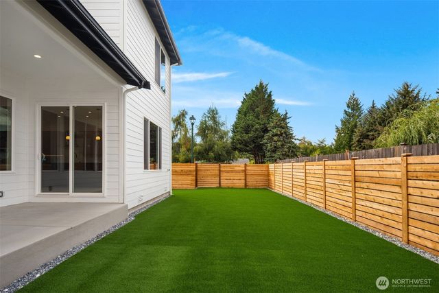 101 Palisades Place, Pacific, WA 98047