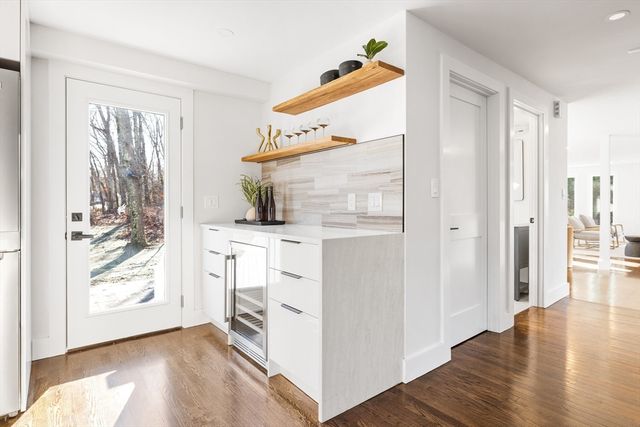 157 Wilshire Dr, Sharon, MA 02067