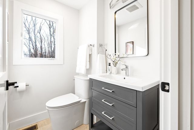 157 Wilshire Dr, Sharon, MA 02067