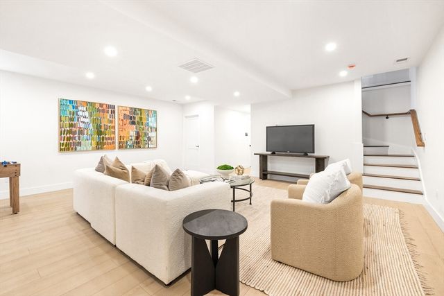 157 Wilshire Dr, Sharon, MA 02067