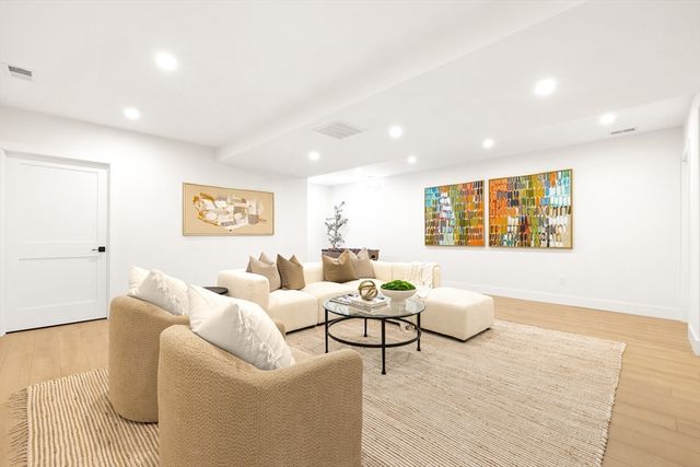 157 Wilshire Dr, Sharon, MA 02067