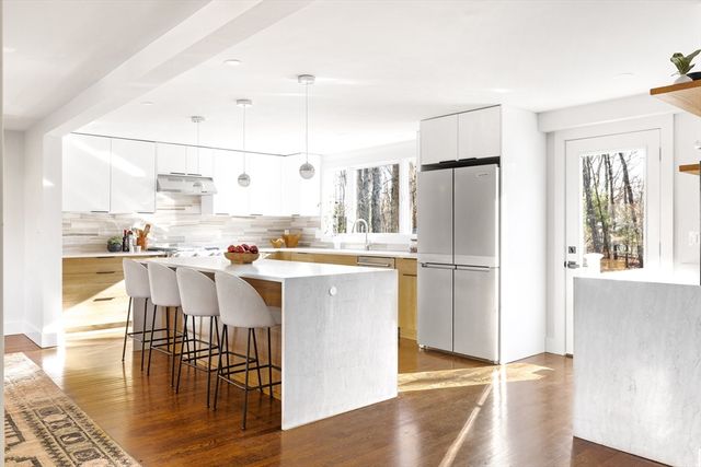 157 Wilshire Dr, Sharon, MA 02067