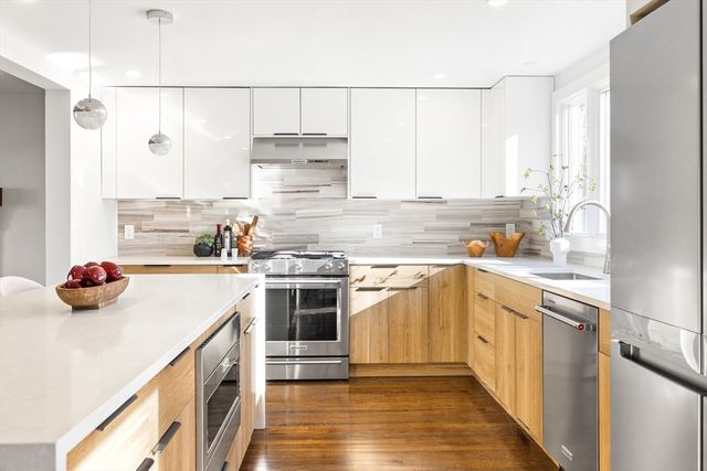 157 Wilshire Dr, Sharon, MA 02067