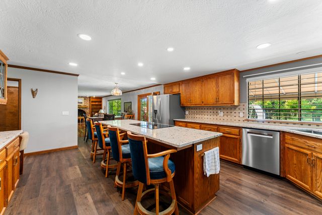180 Horseshoe Drive, Grants Pass, OR 97526