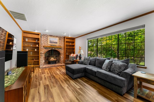 180 Horseshoe Drive, Grants Pass, OR 97526