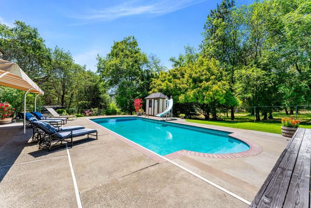180 Horseshoe Drive, Grants Pass, OR 97526