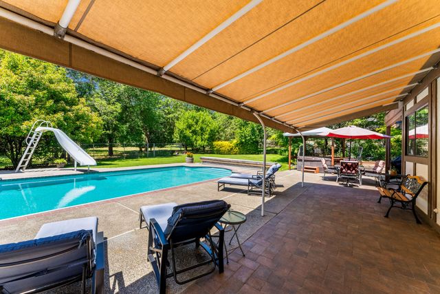 180 Horseshoe Drive, Grants Pass, OR 97526
