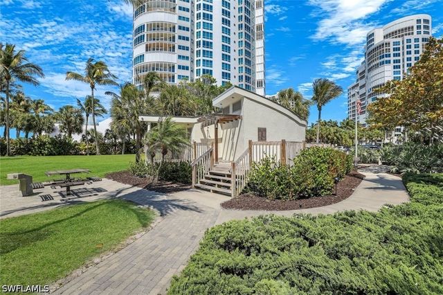 4092 Belair LN 15, Naples, FL 34103