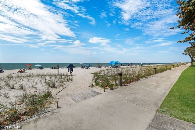 4092 Belair LN 15, Naples, FL 34103