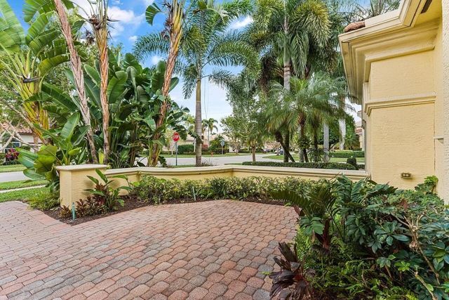 9724 Via Grandezza W, Wellington, FL 33411