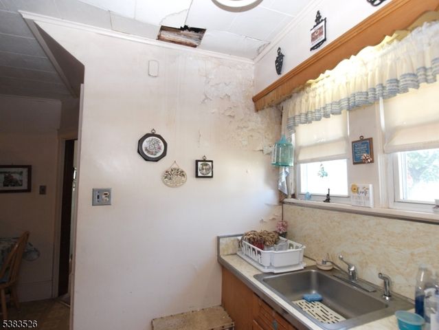 48 Caroline Ave, Pequannock Twp., NJ 07444