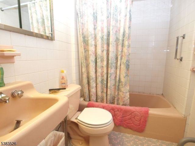 48 Caroline Ave, Pequannock Twp., NJ 07444