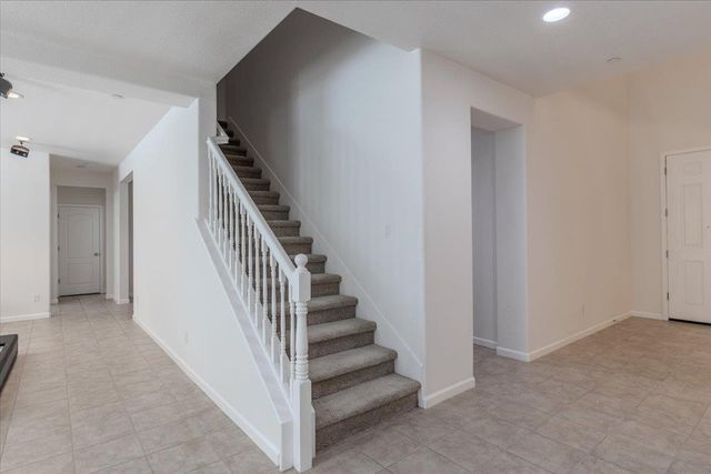 870 Storybook St, Manteca, CA 95337