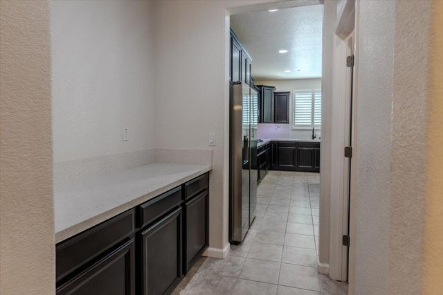 870 Storybook St, Manteca, CA 95337