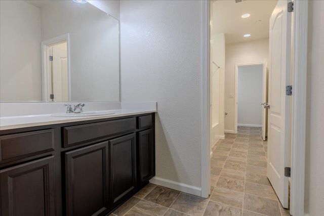 870 Storybook St, Manteca, CA 95337