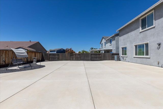 870 Storybook St, Manteca, CA 95337