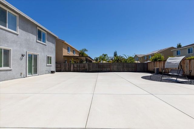 870 Storybook St, Manteca, CA 95337