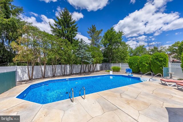 24 HOLLYBUSH DR, Glassboro, NJ 08028