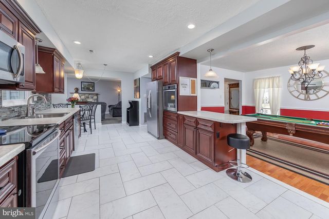 24 HOLLYBUSH DR, Glassboro, NJ 08028